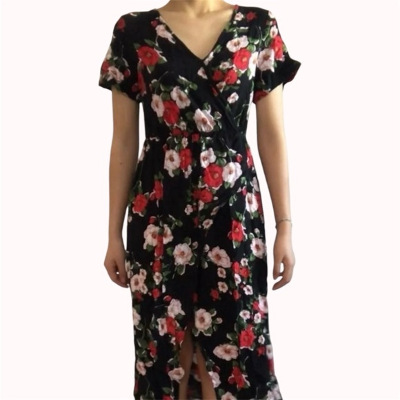 vessos Dresses & Skirts - floral maxi dress